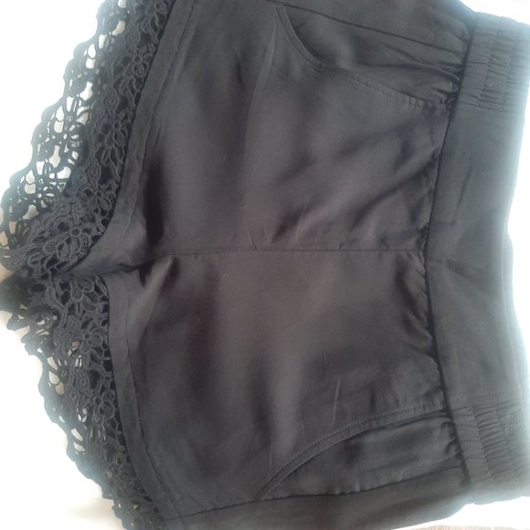 Express Shorts - Picture 3 of 3